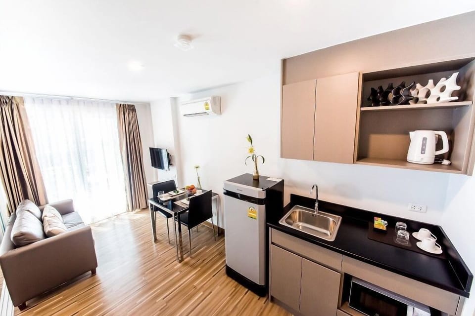 1 Bedroom Apartment with Mountain View | Private kitchenette | Fridge, microwave, electric kettle, cookware/dishes/utensils