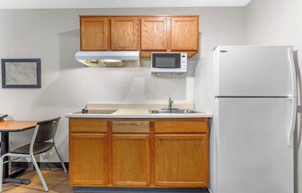 Room, 2 Double Beds, Non Smoking, Kitchen | Private kitchenette | Full-size fridge, microwave, stovetop, freezer