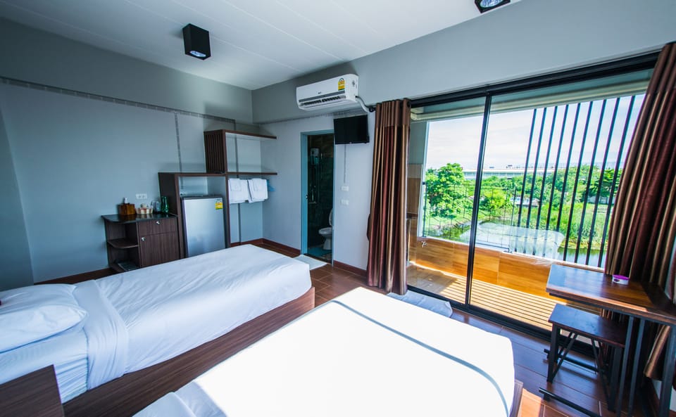 Standard Room, 2 Twin Beds, Non Smoking | Minibar, individually decorated, individually furnished, desk