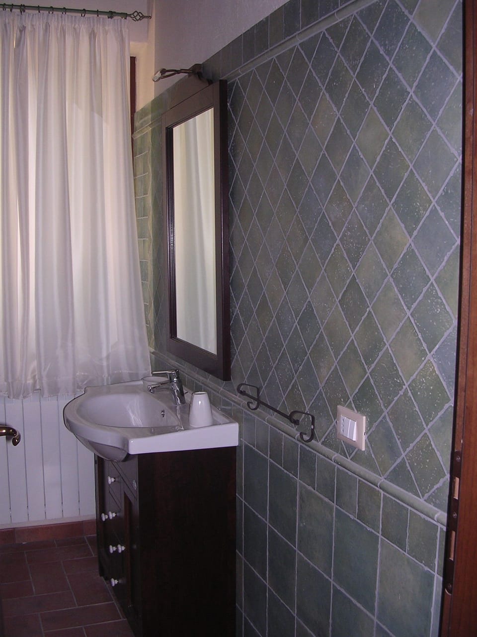 Bathroom sink