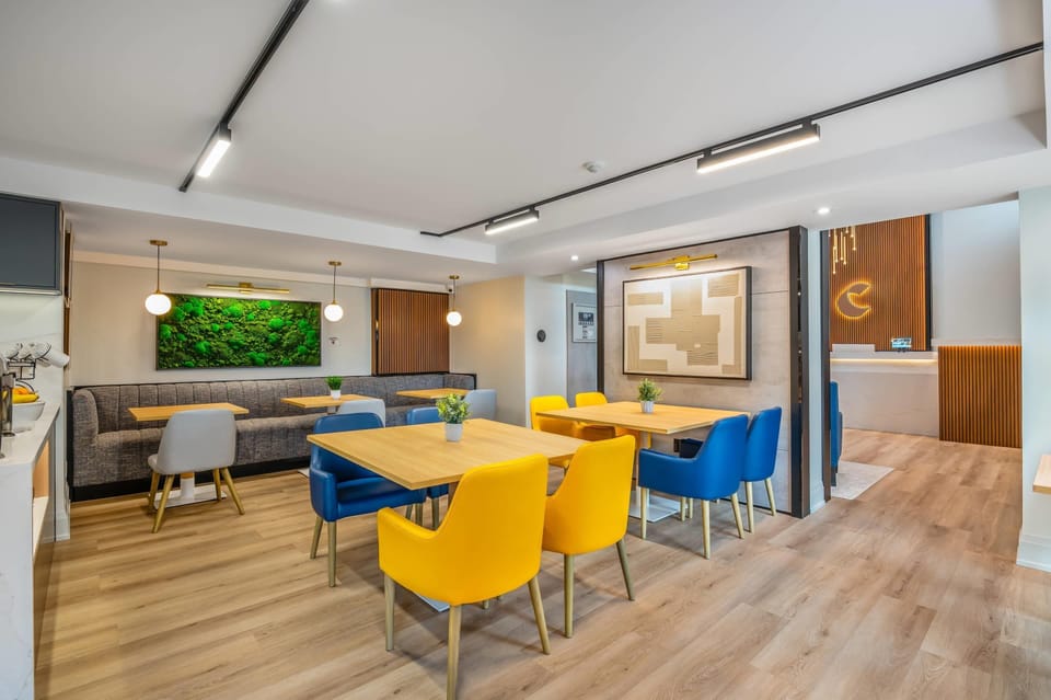 Free continental breakfast on weekdays