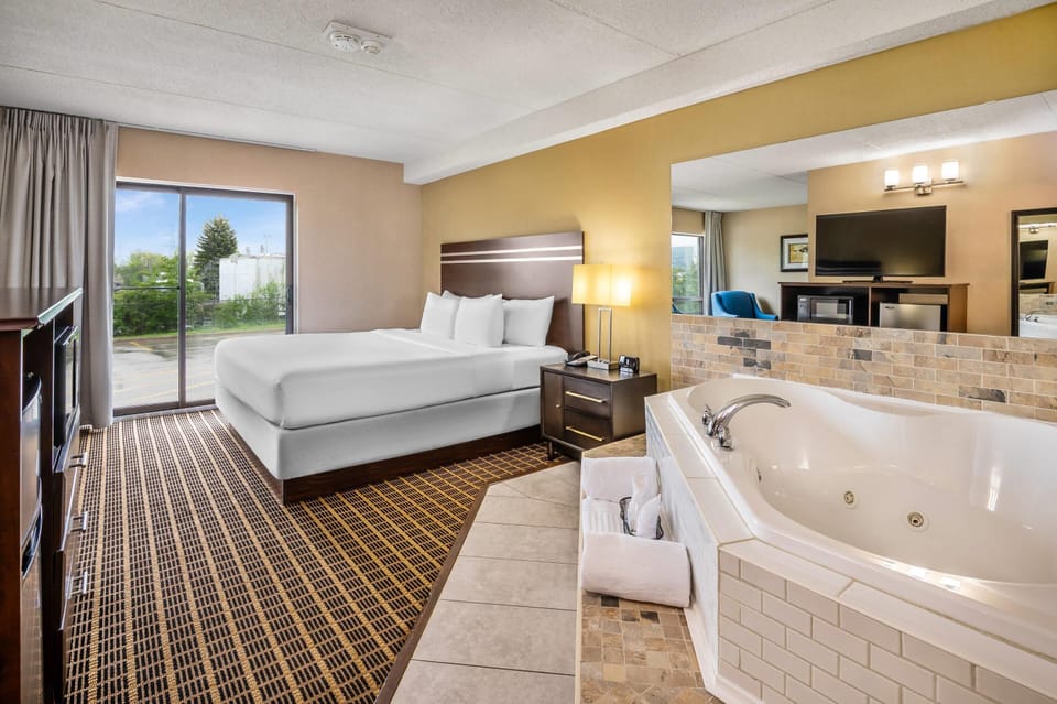 Suite, 1 King Bed with Sofa bed, Non Smoking | Desk, laptop workspace, soundproofing, iron/ironing board