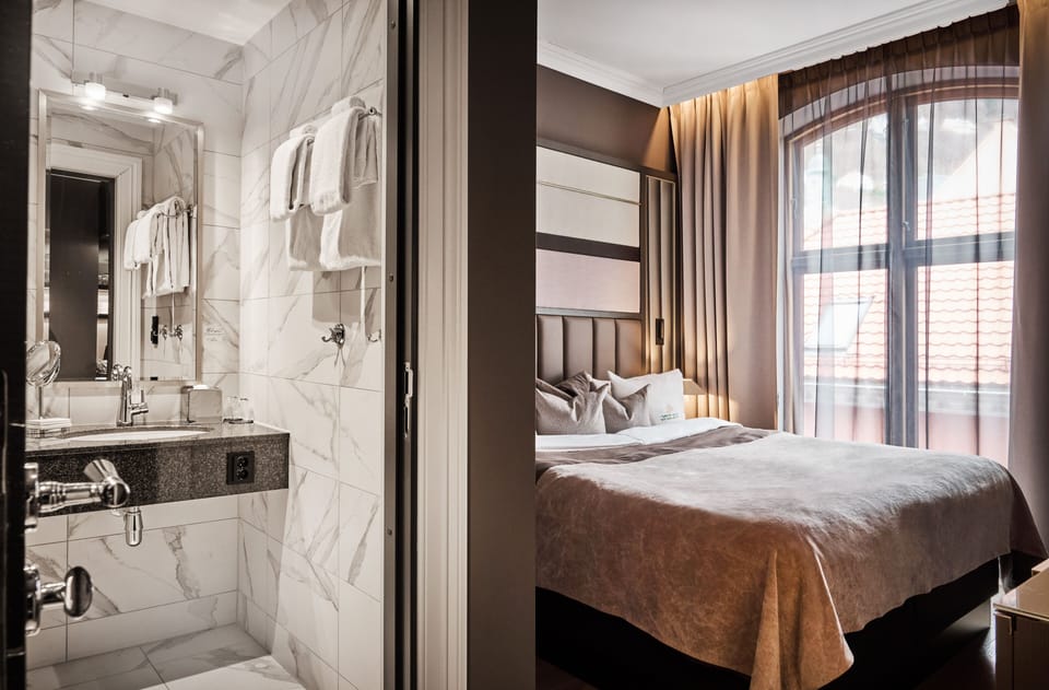 Egyptian cotton sheets, premium bedding, pillowtop beds, minibar