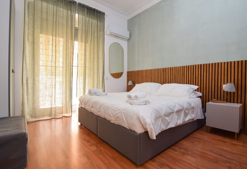 Premium bedding, down comforters, desk, free WiFi