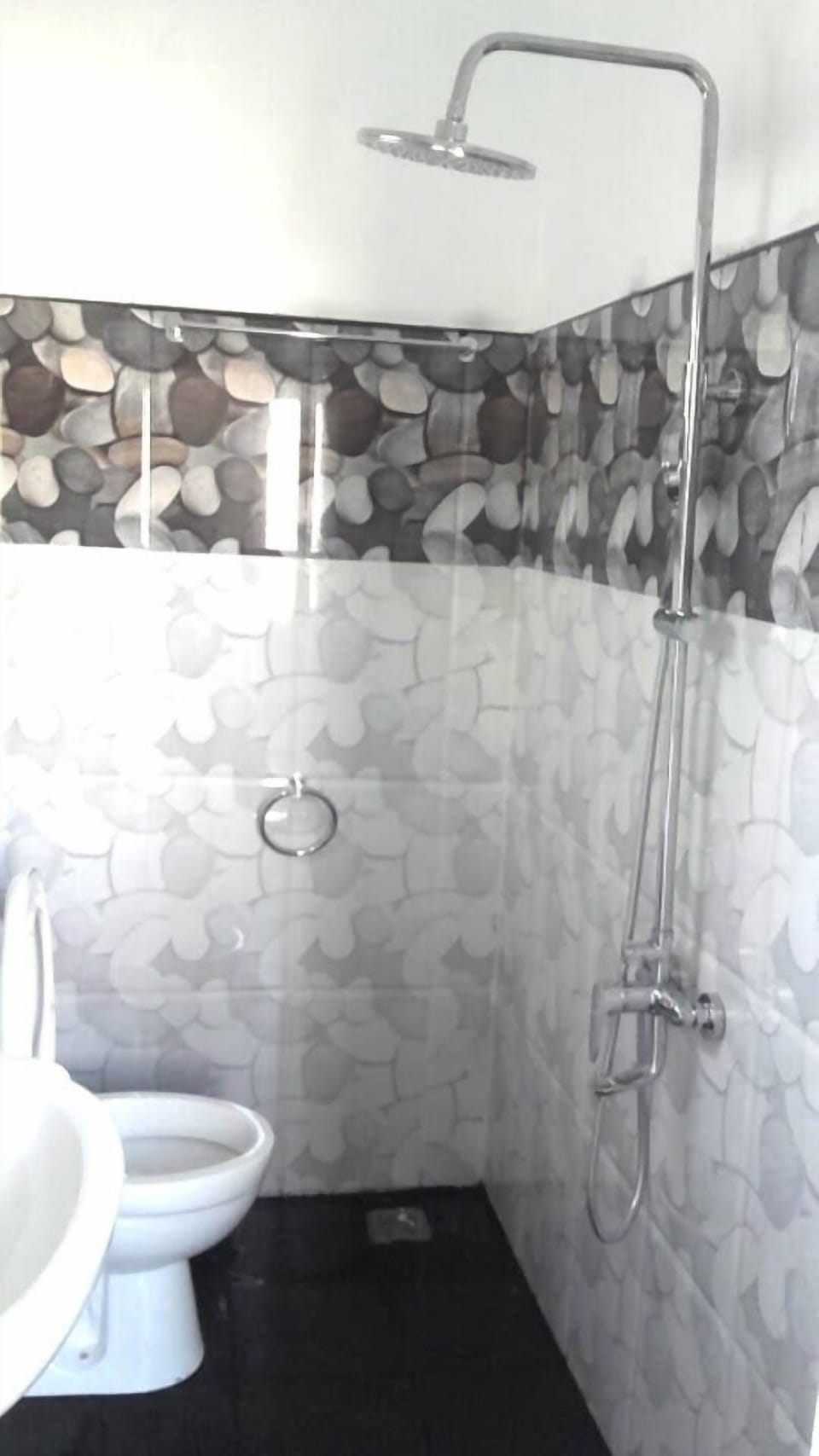 Deluxe Double Room, 1 King Bed | Bathroom | Shower, free toiletries, bathrobes, slippers