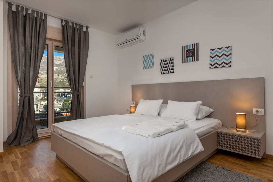 Superior 1 bedroom apartment with balcony | 1 bedroom, premium bedding, desk, blackout drapes