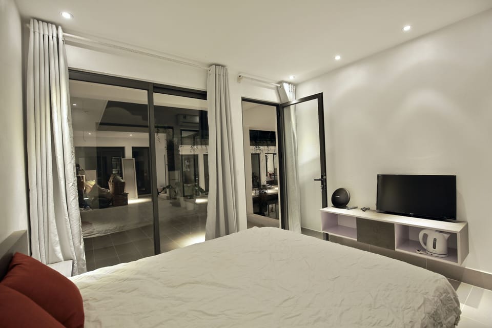Premium bedding, down comforters, pillowtop beds, minibar