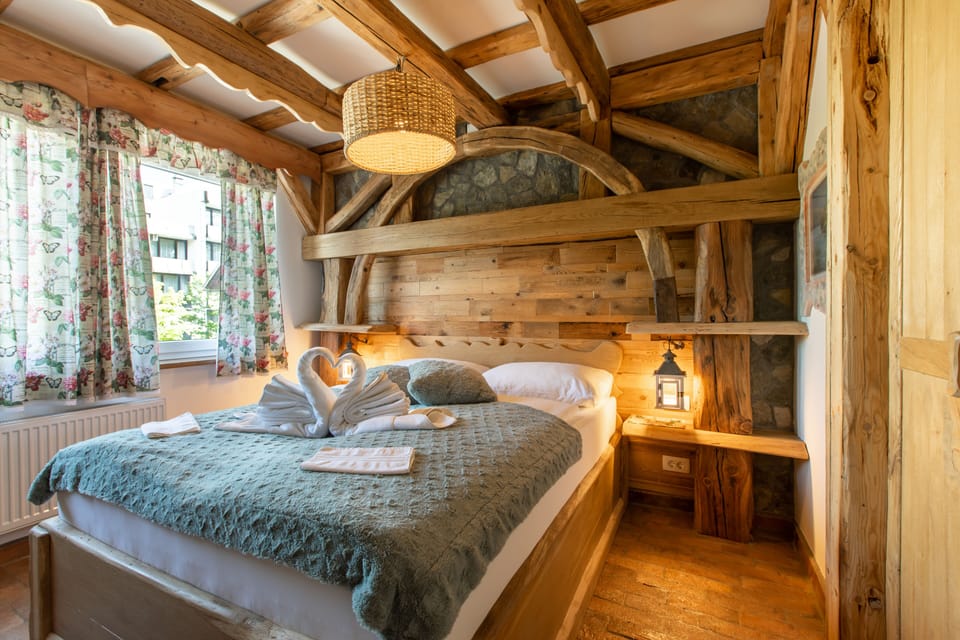 Comfort Quadruple Room | In-room safe, desk, free WiFi, bed sheets