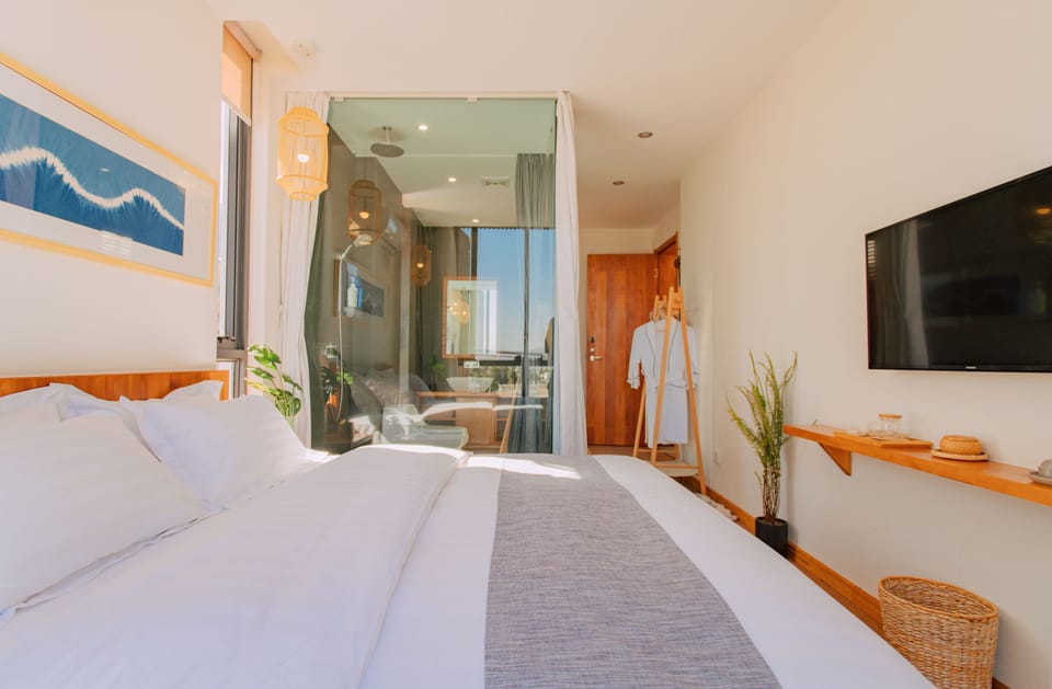 Courtyard 2-Panoramic Room | Premium bedding, down comforters, Select Comfort beds, minibar