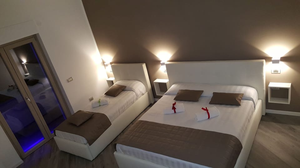 Comfort Triple Room, Balcony, River View | Premium bedding, desk, soundproofing, free WiFi