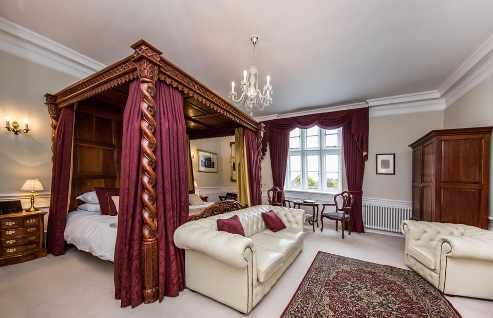 Suite | Egyptian cotton sheets, premium bedding, in-room safe