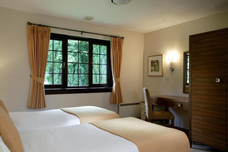 Traditional Two Bedroom Apartment | 1 bedroom, in-room safe, desk, iron/ironing board