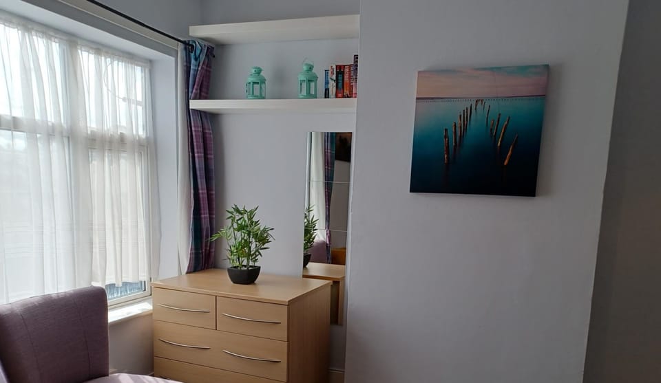 House, Private Bathroom, Garden View (Spacious 3 Bedr 7 people) | Hypo-allergenic bedding available, desk, laptop workspace, soundproofing