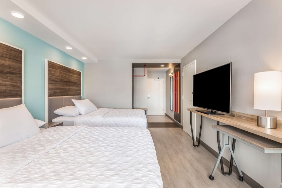 Premium bedding, in-room safe, desk, blackout drapes