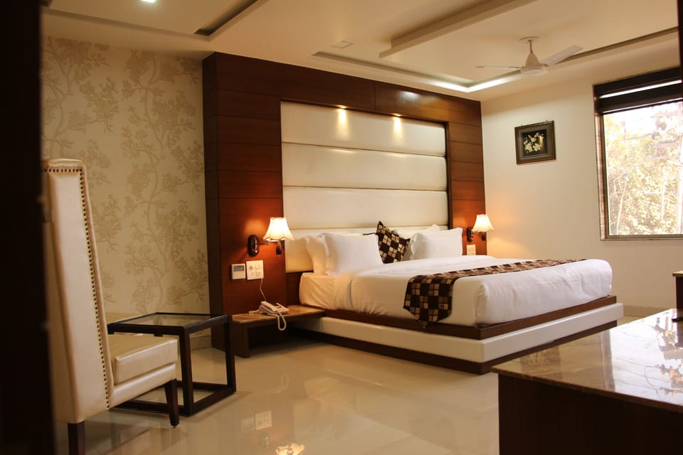 Elite Room | Minibar, in-room safe, desk, soundproofing