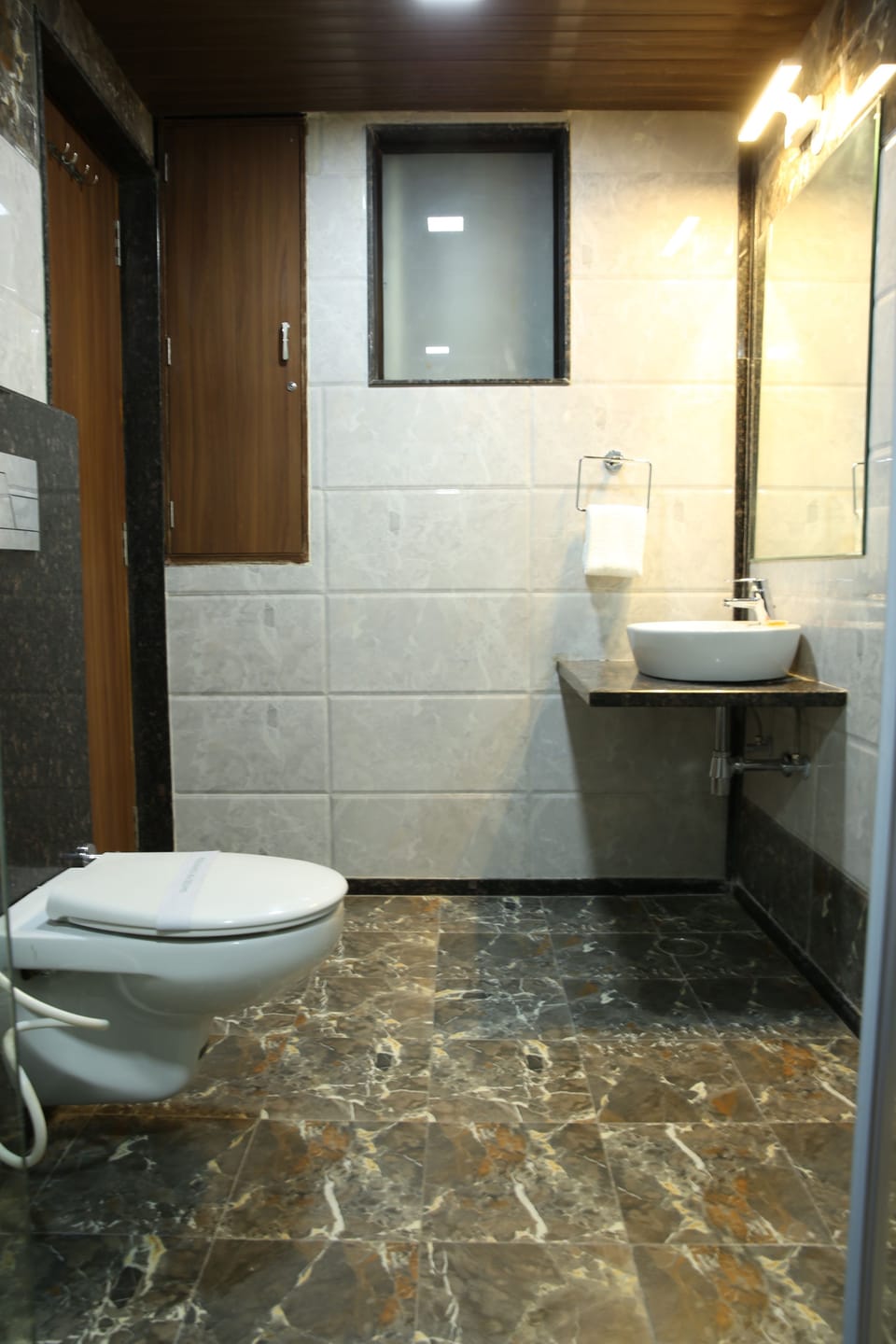 Deluxe Room | Minibar, in-room safe, desk, soundproofing