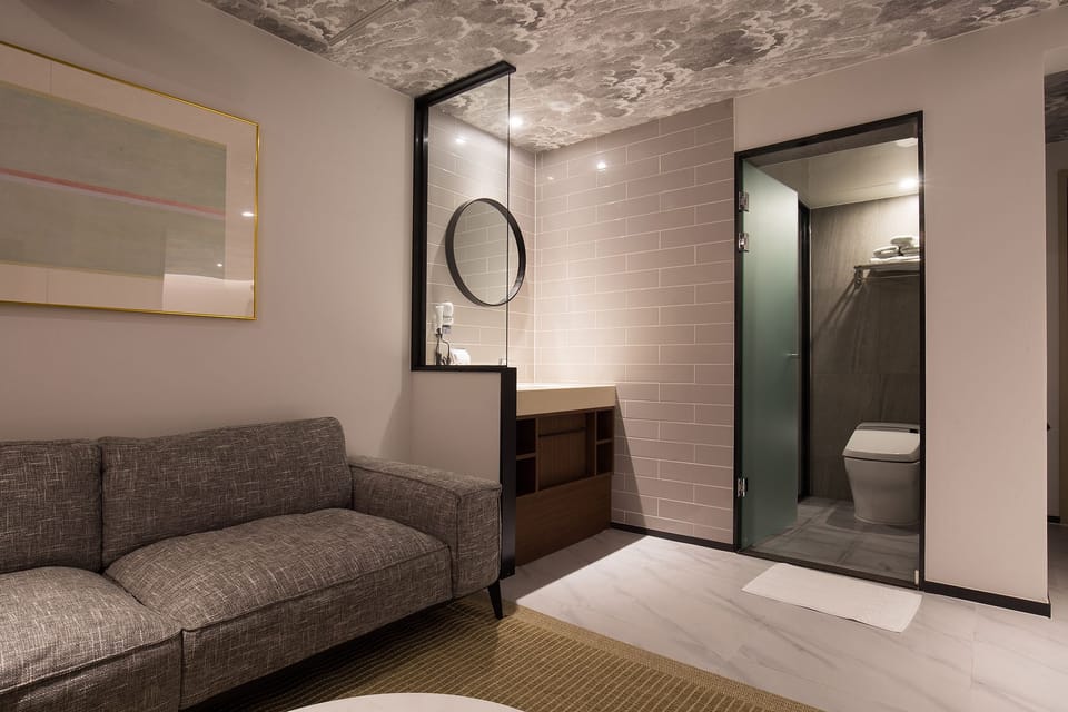 Suite | Living area | Flat-screen TV