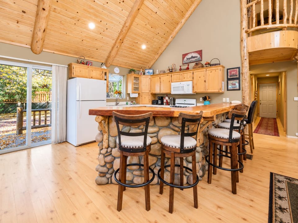 Standard House, Non Smoking, Kitchen | Private kitchen | Coffee/tea maker, full-size fridge, microwave, oven