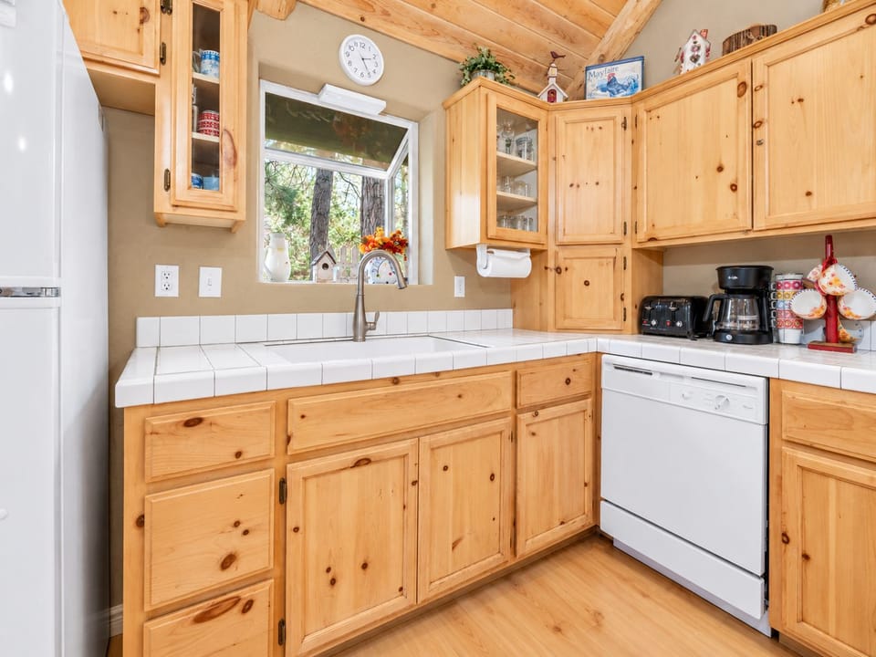 Standard House, Non Smoking, Kitchen | Private kitchen | Coffee/tea maker, full-size fridge, microwave, oven