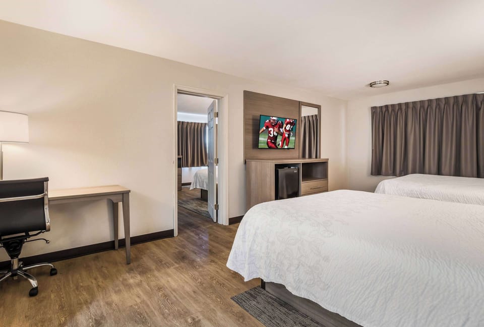 Family Suite, Multiple Beds, Non Smoking | Premium bedding, blackout drapes, iron/ironing board, cribs (free)