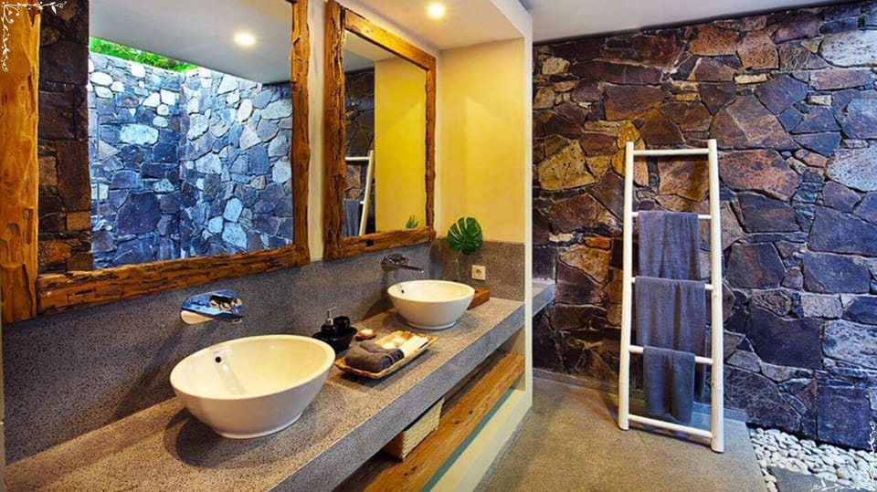 Villa, 1 Bedroom, Private Pool | Bathroom | Shower, rainfall showerhead, free toiletries, hair dryer