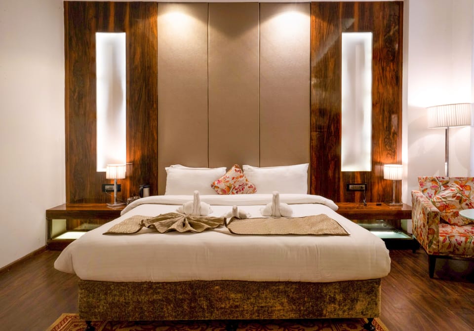 Suite | Minibar, in-room safe, desk, iron/ironing board (on request)