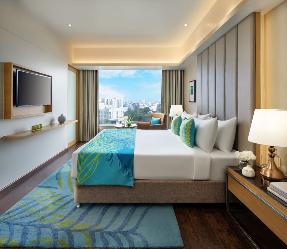 Premium Suite | Minibar, in-room safe, desk, soundproofing