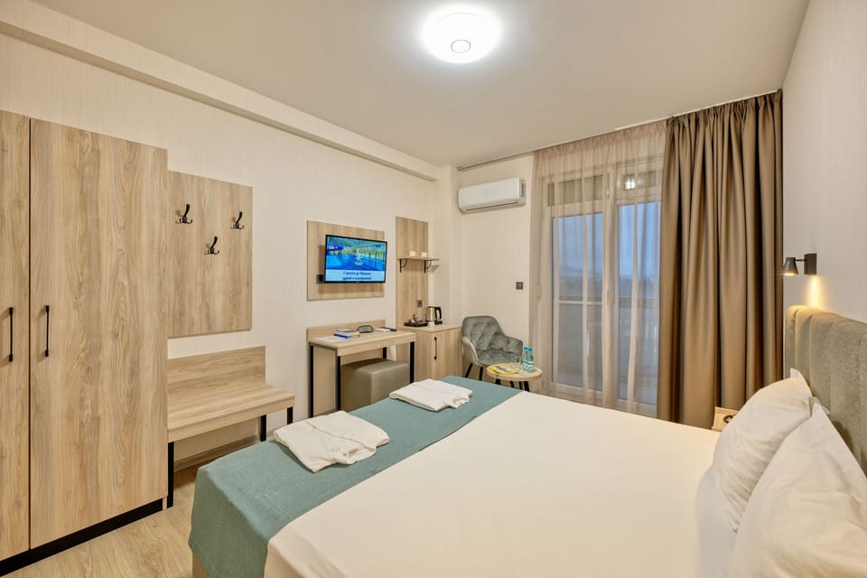 Deluxe Double or Twin Room | Free WiFi, bed sheets