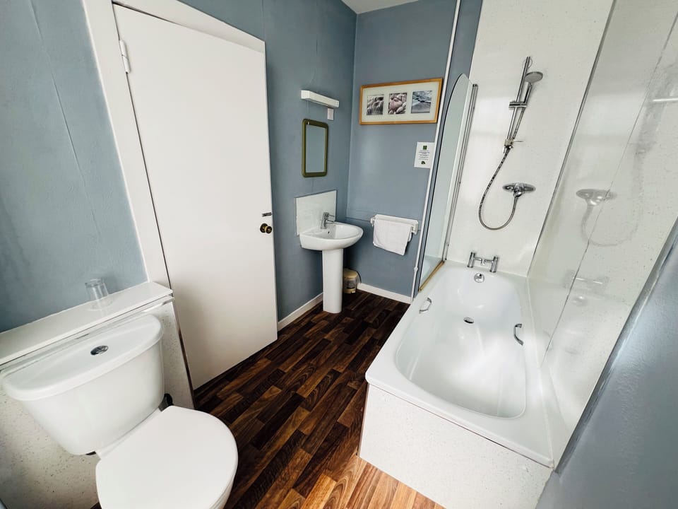 Standard Double Room, 1 Double Bed | Bathroom | Free toiletries, hair dryer, towels