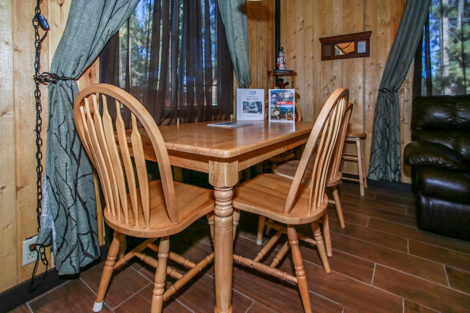 Standard Cabin, Non Smoking, Kitchen | In-room dining