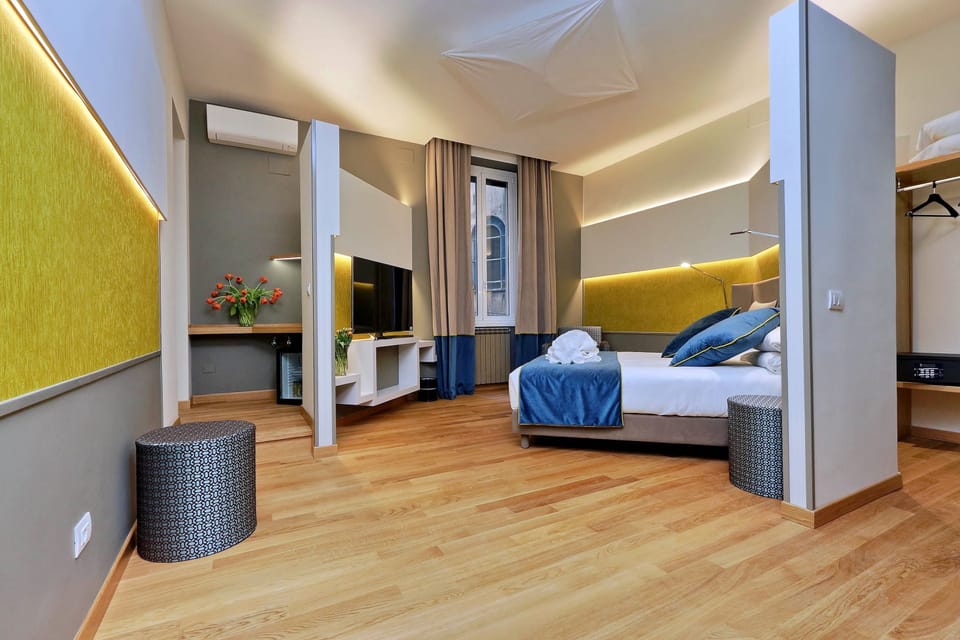 Design Suite, 1 King Bed | Premium bedding, minibar, in-room safe, individually furnished
