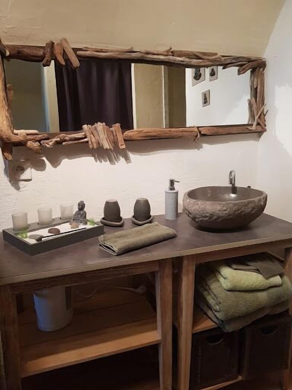 Double Room (Lotus) | Bathroom sink