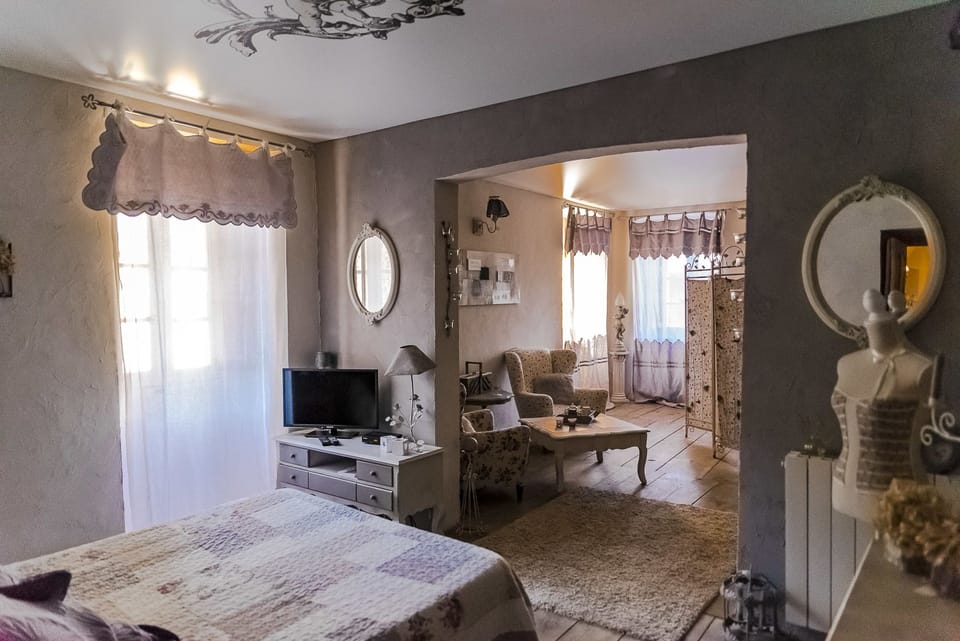 Double Room (Angelot) | Premium bedding, in-room safe, soundproofing, individually decorated