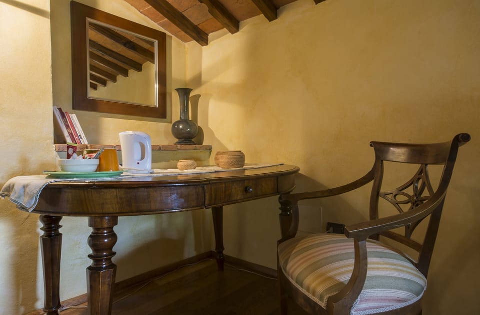 Deluxe Suite, Hill View | Room amenity
