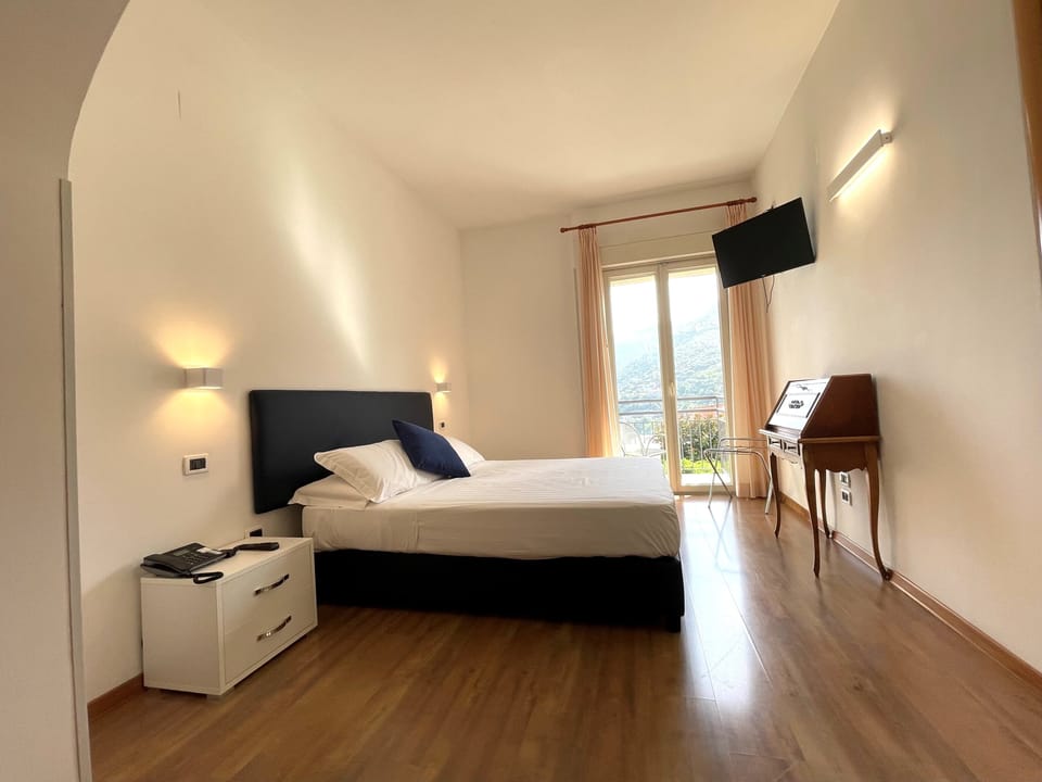 Family Room, 1 Bedroom, Mountain View | Premium bedding, minibar, in-room safe, desk