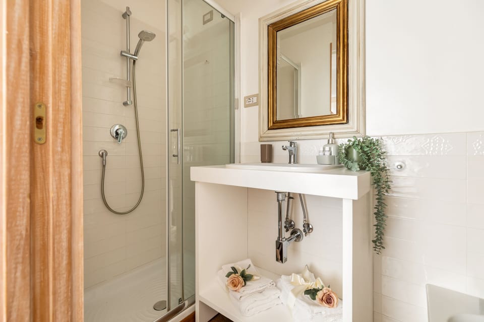 Superior Triple Room, Multiple Beds, Private Bathroom, Sea View | Bathroom | Shower, free toiletries, hair dryer, bidet