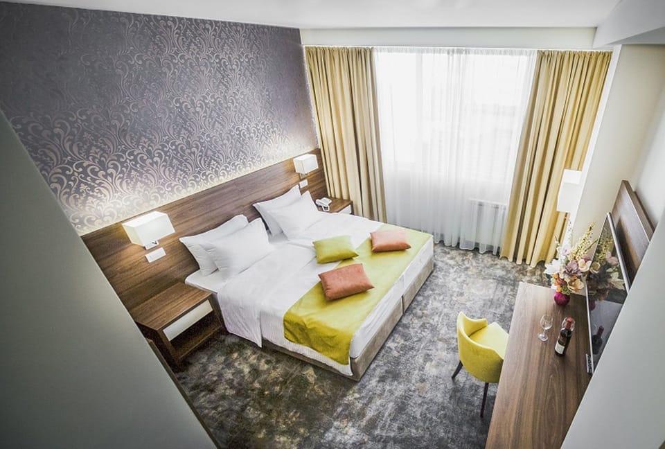 Egyptian cotton sheets, premium bedding, pillowtop beds, minibar
