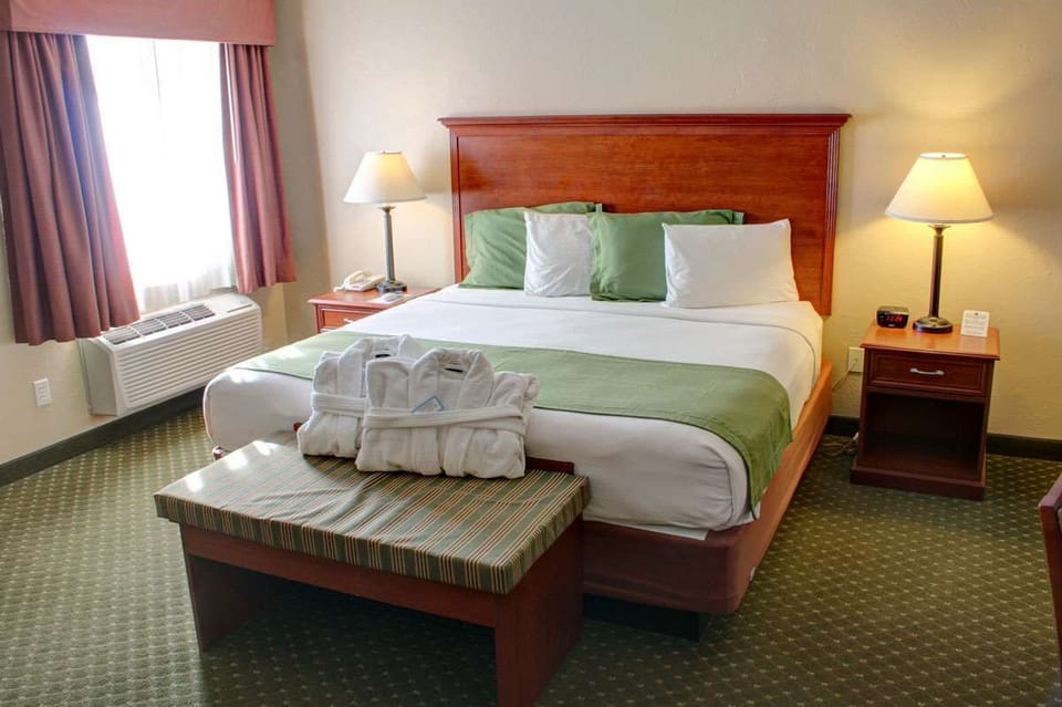 Desk, cribs/infant beds, rollaway beds, free WiFi