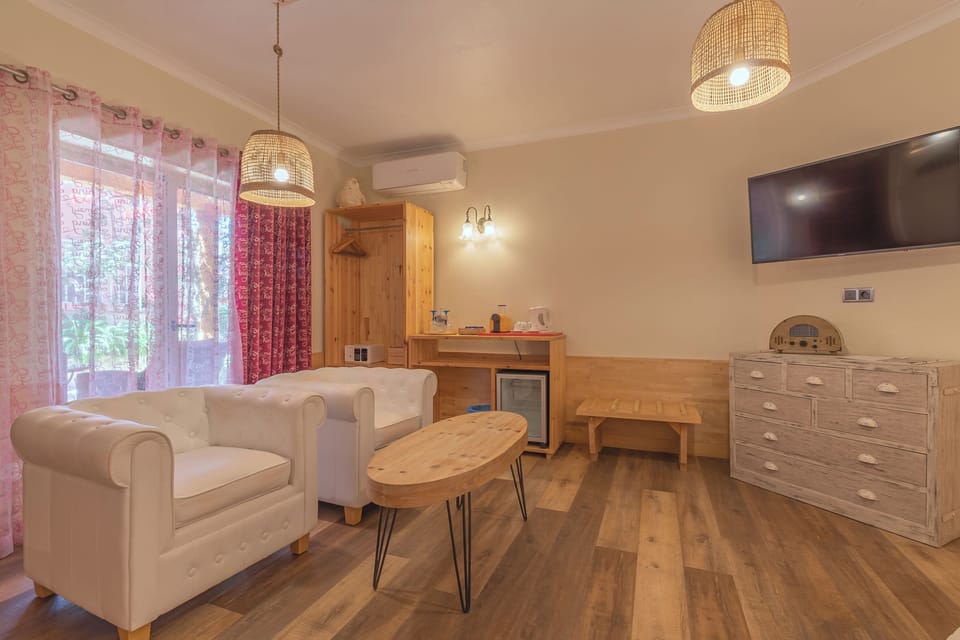 Junior Suite | In-room safe, WiFi (free), individually decorated