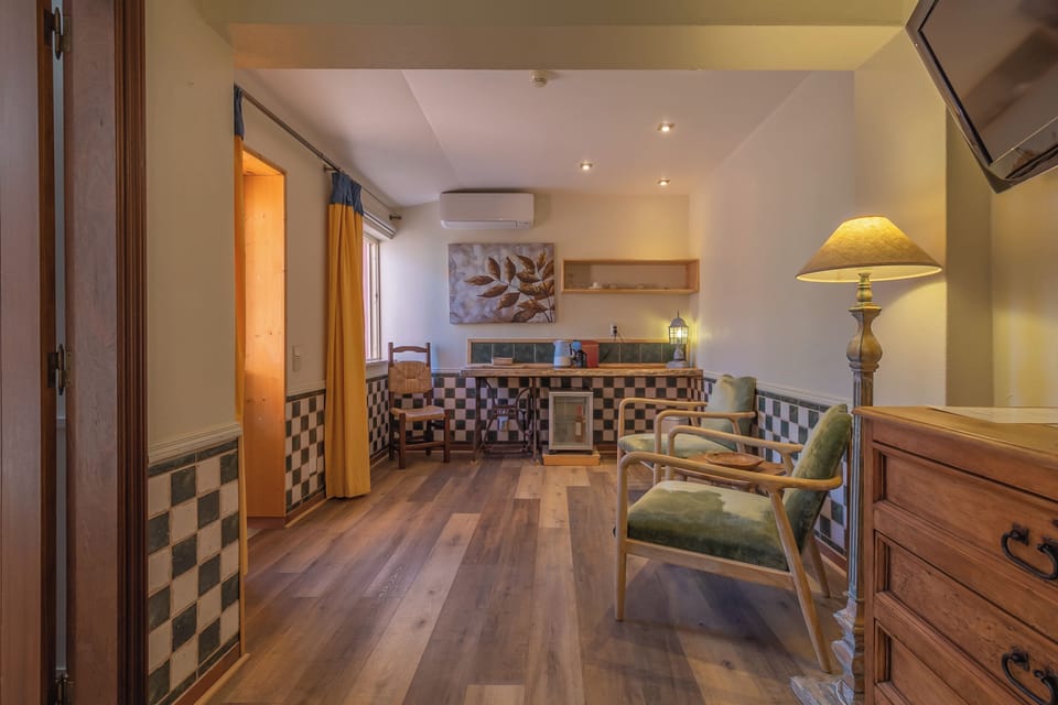 Suite with Private Pool | In-room safe, WiFi (free), individually decorated