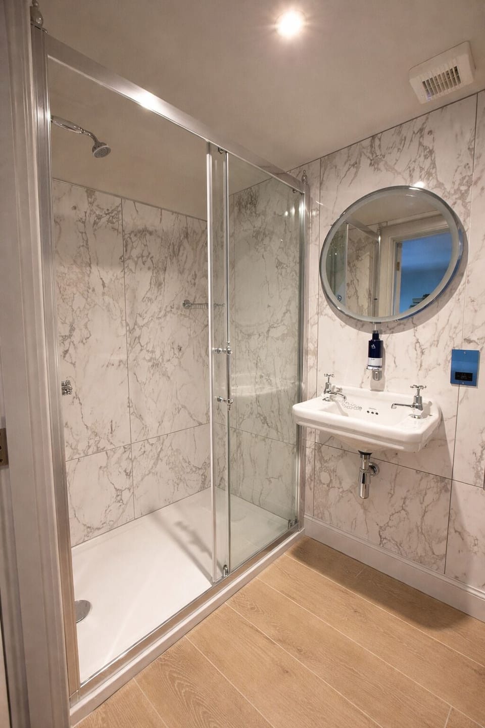 Superior Single Room, 1 Twin Bed, Harbor View | Bathroom | Hair dryer, towels