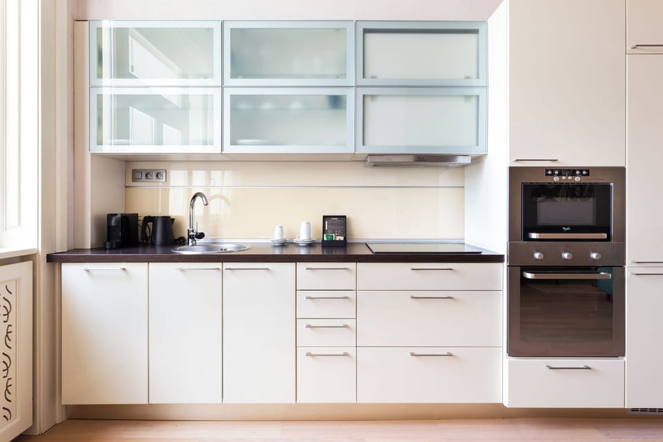 Deluxe Double or Twin Room, Non Smoking, Kitchenette | Private kitchen | Full-size fridge, microwave, oven, stovetop