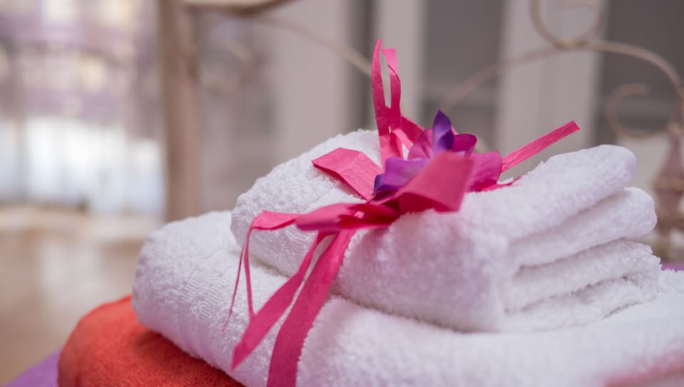 Studio, 1 Queen Bed, Ground Floor | Bathroom amenities | Shower, free toiletries, towels