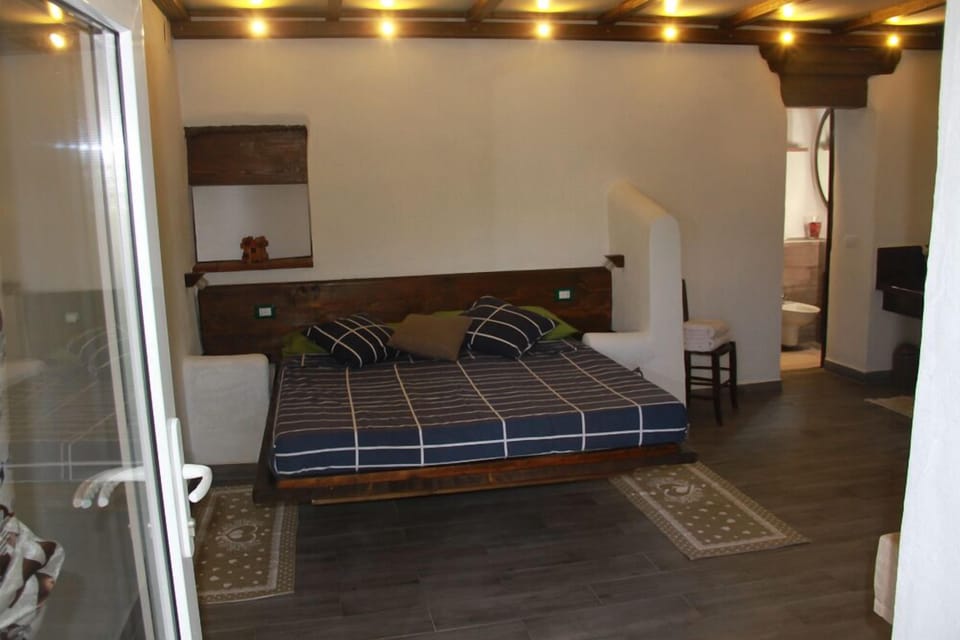 Basic Double Room, Garden View | Soundproofing, cribs/infant beds, rollaway beds, free WiFi