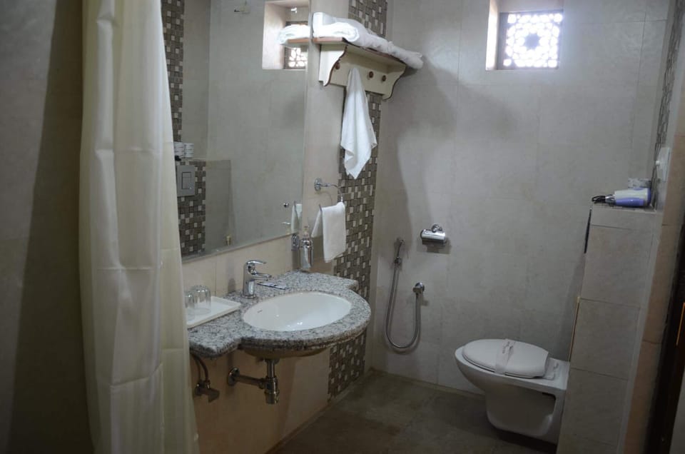 Junior Suite with Balcony | Bathroom | Shower, hair dryer, bathrobes, towels