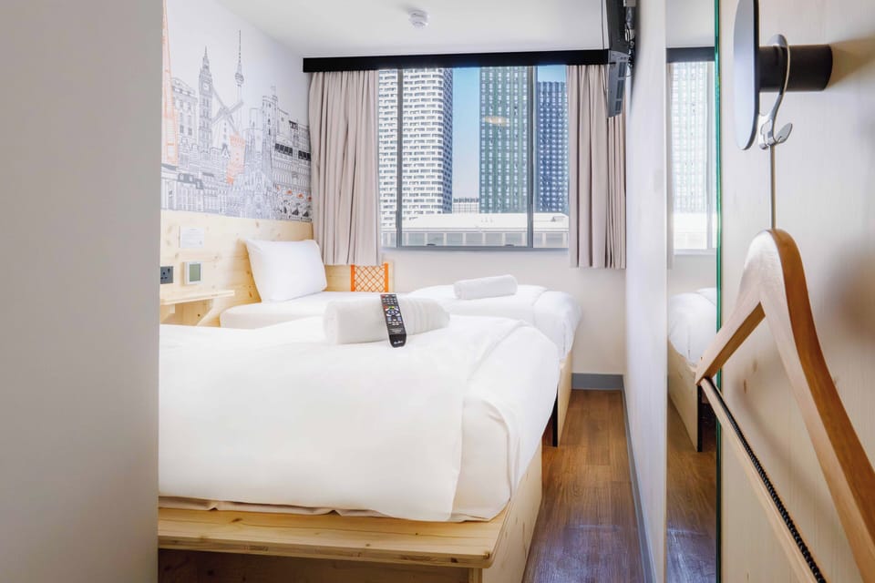 Laptop workspace, soundproofing, iron/ironing board, free WiFi