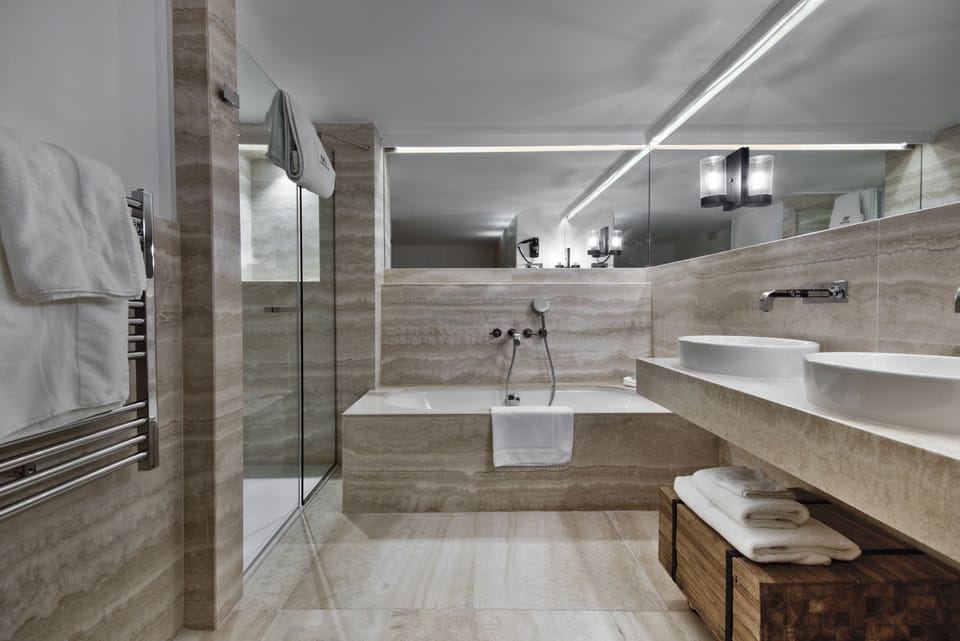 Grand Suite, Harbor View, Sea Facing | Bathroom | Free toiletries, hair dryer, bathrobes, slippers