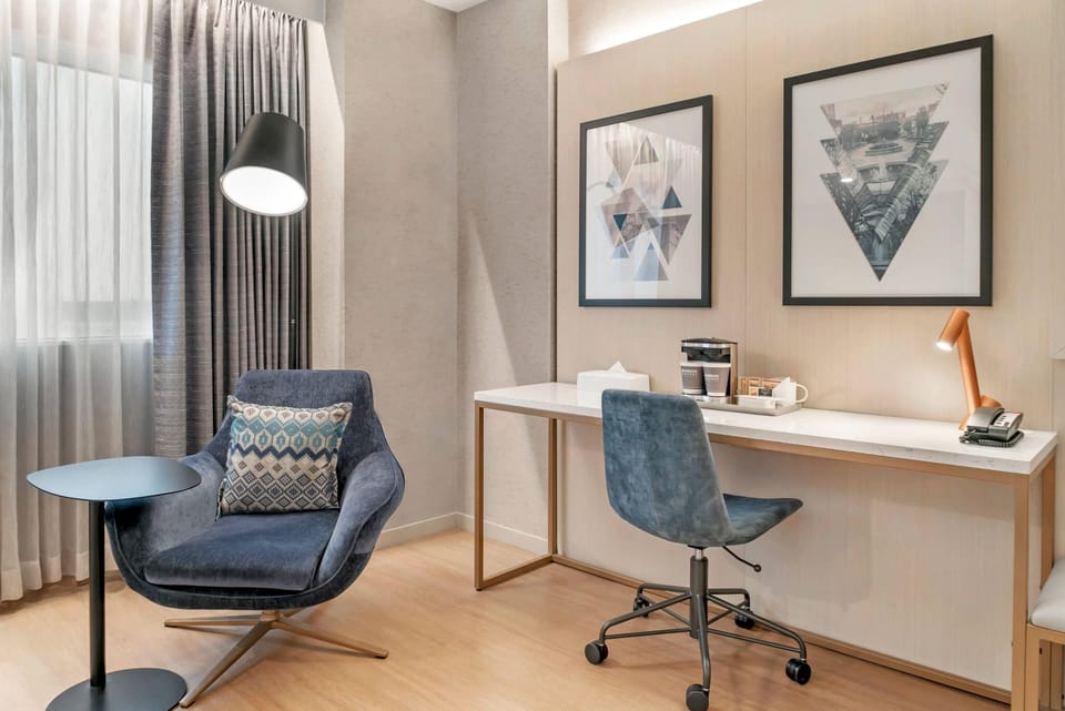 Suite, 1 King Bed, Non Smoking (Whirlpool) | Premium bedding, in-room safe, desk, laptop workspace