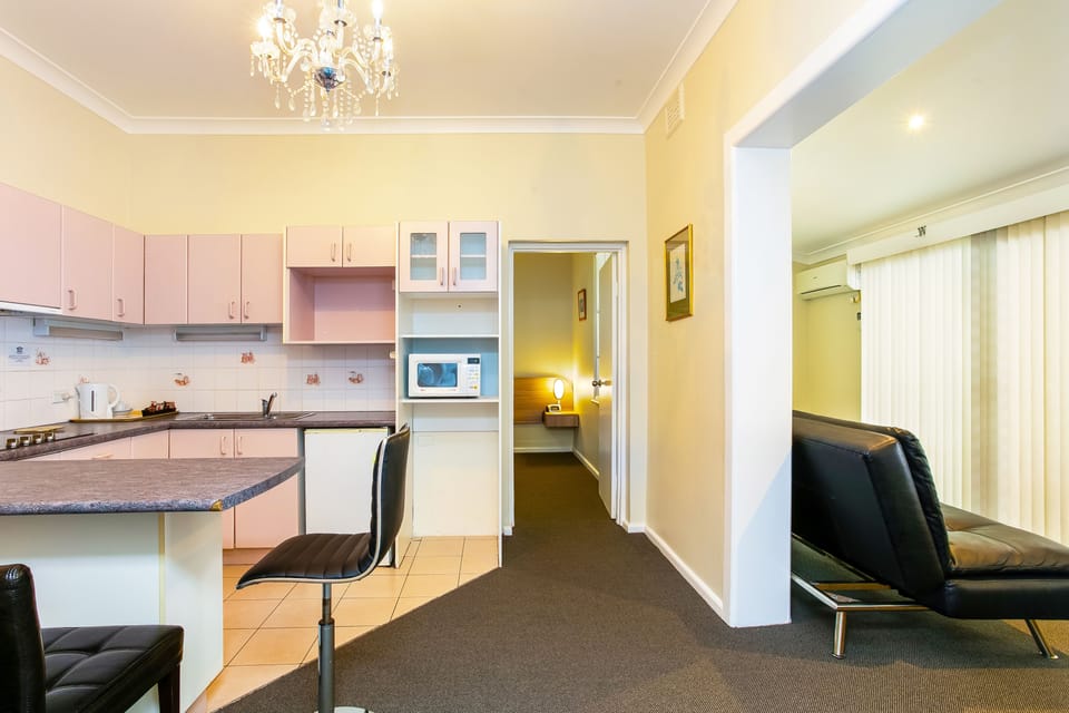 Desk, iron/ironing board, WiFi, bed sheets