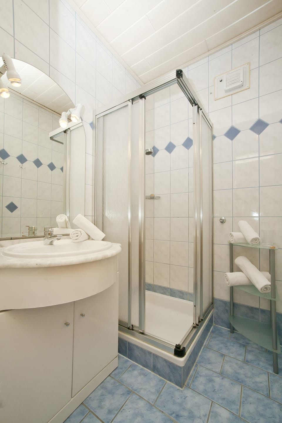 Shower, towels